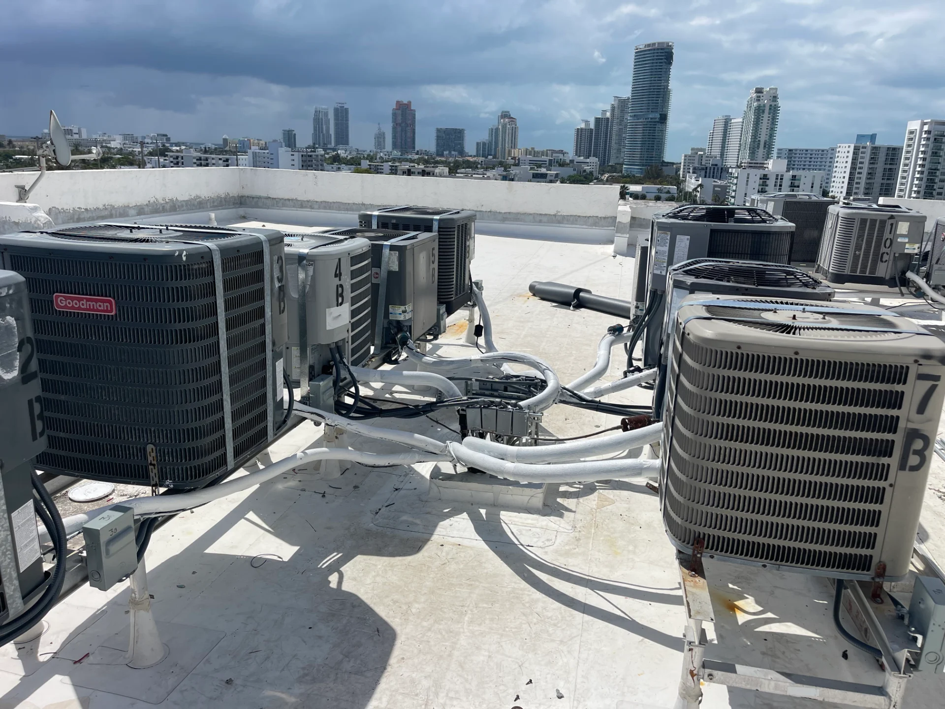 Reparaciones de Conensadoras, instalacion isolación y pintura UV en linea de baja